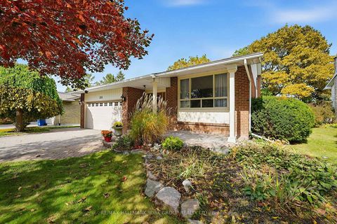 Photo 5 at 80 Fairway Drive, Aurora Highlands, Aurora