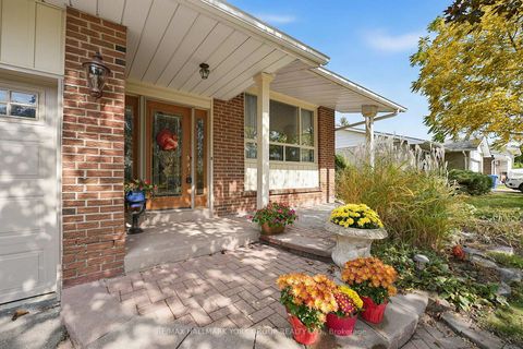 Photo 6 at 80 Fairway Drive, Aurora Highlands, Aurora
