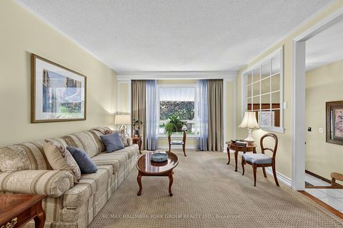 Photo 11 at 80 Fairway Drive, Aurora Highlands, Aurora