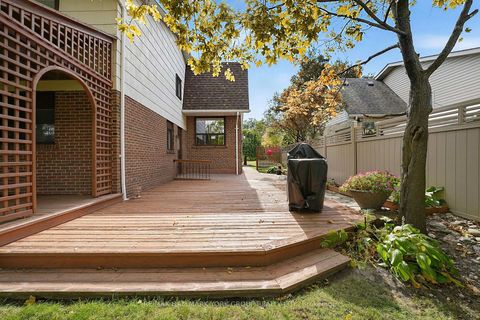 Photo 42 at 80 Fairway Drive, Aurora Highlands, Aurora