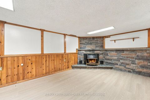 Photo 15 at 11 Davidson Road, Aurora Highlands, Aurora