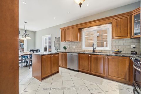 Photo 11 at 311 Maria Antonia Road, Vellore Village, Vaughan