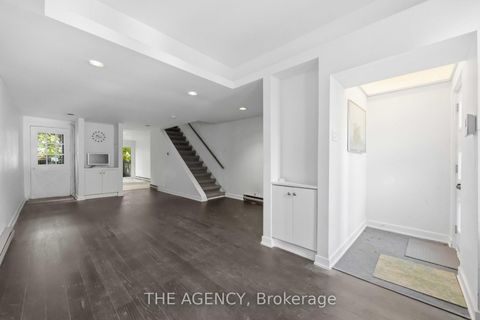 Photo 2 at 87 Niagara Street, Niagara, Toronto