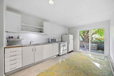 Photo 3 at 87 Niagara Street, Niagara, Toronto