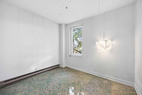 Photo 11 at 87 Niagara Street, Niagara, Toronto