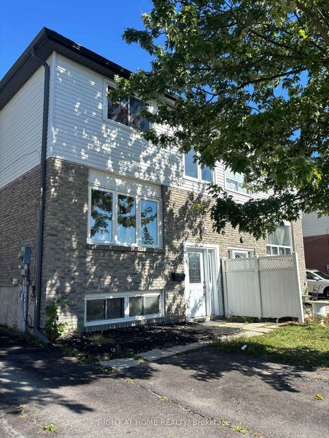 Photo 1 at 23 Carlton Road, Cundles East, Barrie