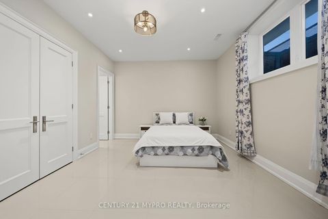 Photo 35 at 5 Glenelia Avenue, Newtonbrook East, Toronto