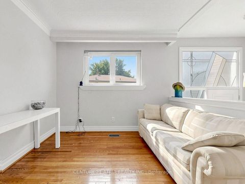 Photo 4 at 22 Jeffton Crescent, Woburn, Toronto