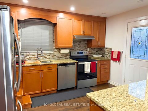 Photo 4 at 11 Stone Court, Humbermede, Toronto