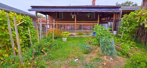 Photo 23 at 11 Stone Court, Humbermede, Toronto