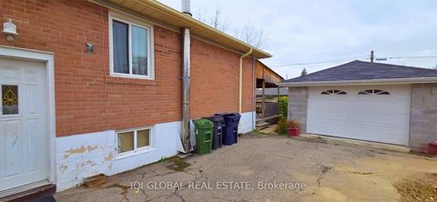 Photo 24 at 11 Stone Court, Humbermede, Toronto