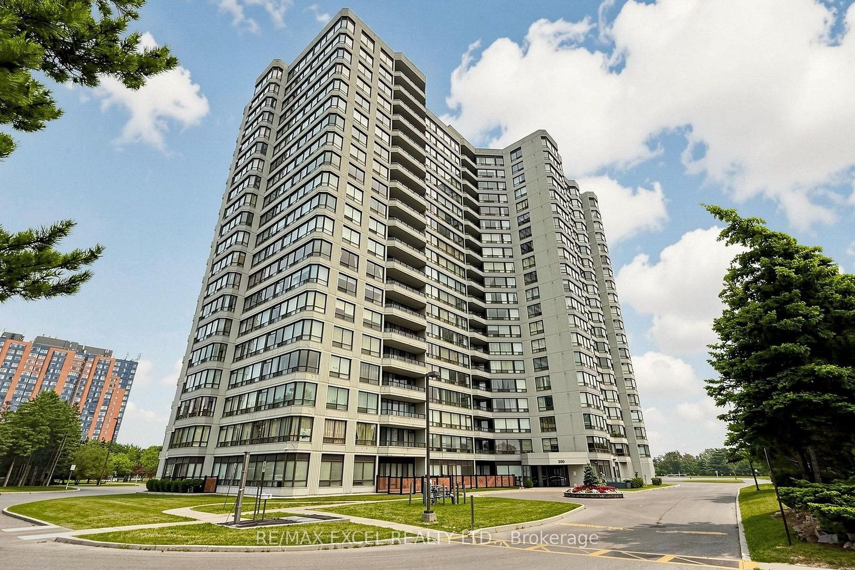 1403 - 300 Alton Towers Circle, Milliken, Toronto 