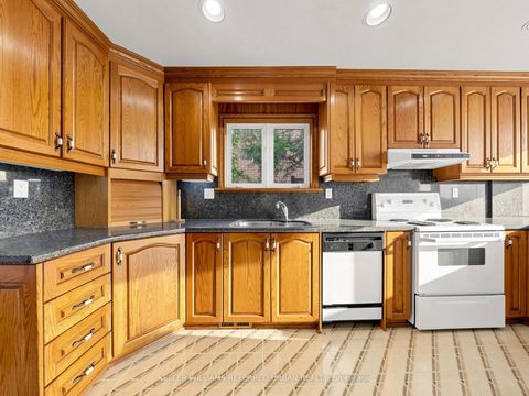 Photo 14 at 82 Crossbow Crescent, Pleasant View, Toronto