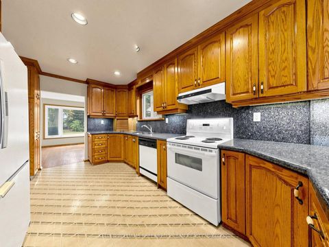 Photo 15 at 82 Crossbow Crescent, Pleasant View, Toronto