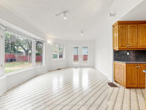 Photo 18 at 82 Crossbow Crescent, Pleasant View, Toronto