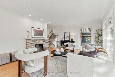 Photo 3 at 8 Northolt Court, Humber Valley, Toronto