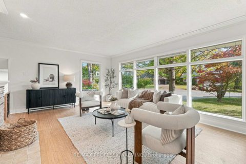 Photo 4 at 8 Northolt Court, Humber Valley, Toronto