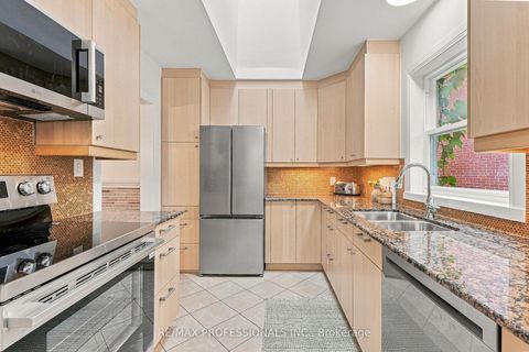 Photo 11 at 8 Northolt Court, Humber Valley, Toronto