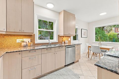 Photo 13 at 8 Northolt Court, Humber Valley, Toronto
