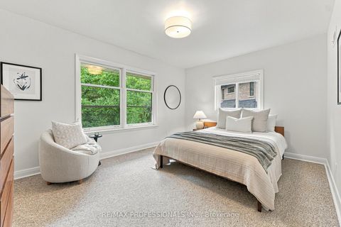 Photo 19 at 8 Northolt Court, Humber Valley, Toronto