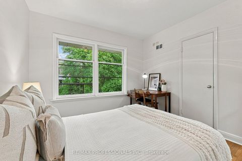 Photo 23 at 8 Northolt Court, Humber Valley, Toronto