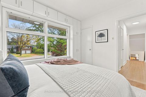 Photo 25 at 8 Northolt Court, Humber Valley, Toronto