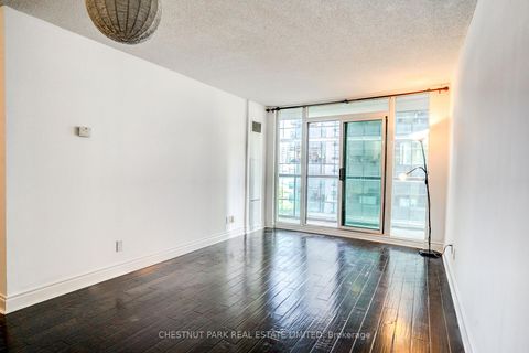 Photo 2 at 1008 - 30 Grand Trunk Crescent, Waterfront Communities C1, Toronto