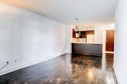 Photo 4 at 1008 - 30 Grand Trunk Crescent, Waterfront Communities C1, Toronto