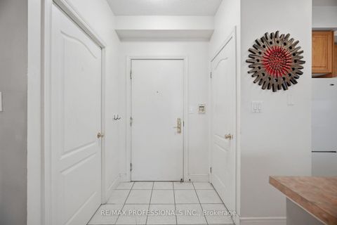 Photo 5 at 901 - 2 Aberfoyle Crescent N, City Centre West, Toronto