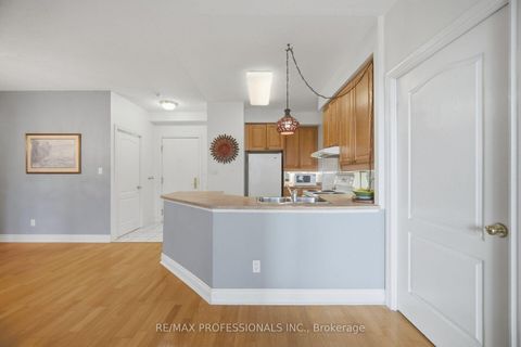 Photo 6 at 901 - 2 Aberfoyle Crescent N, City Centre West, Toronto