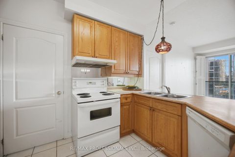 Photo 7 at 901 - 2 Aberfoyle Crescent N, City Centre West, Toronto