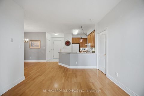 Photo 11 at 901 - 2 Aberfoyle Crescent N, City Centre West, Toronto