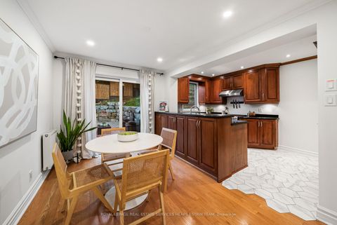 Photo 10 at 565 Roehampton Avenue, Mount Pleasant East, Toronto