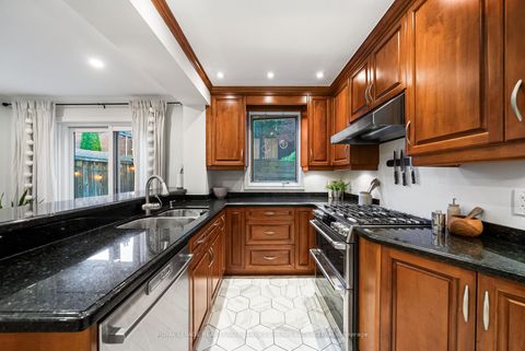 Photo 14 at 565 Roehampton Avenue, Mount Pleasant East, Toronto