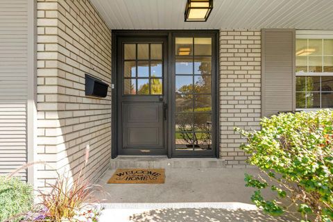 Photo 3 at 21 Greencoat Road, Markland Wood, Toronto