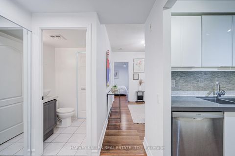 Photo 4 at 910 - 5 Rosehill Avenue, Moore Park, Toronto