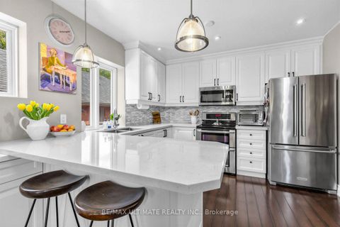 Photo 2 at 185 Castlefield Avenue, Eglinton, Toronto