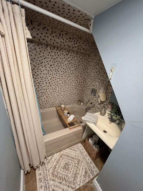 Photo 18 at 683 Mortimer Avenue, East York, Toronto