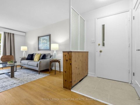 Photo 3 at 165 Wedgewood Drive, Newtonbrook East, Toronto