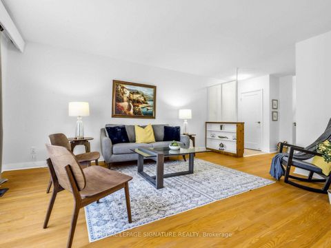Photo 5 at 165 Wedgewood Drive, Newtonbrook East, Toronto
