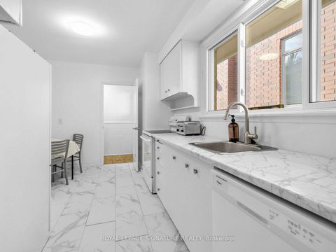 Photo 12 at 165 Wedgewood Drive, Newtonbrook East, Toronto