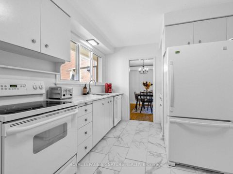 Photo 14 at 165 Wedgewood Drive, Newtonbrook East, Toronto