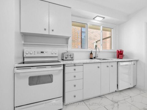 Photo 16 at 165 Wedgewood Drive, Newtonbrook East, Toronto