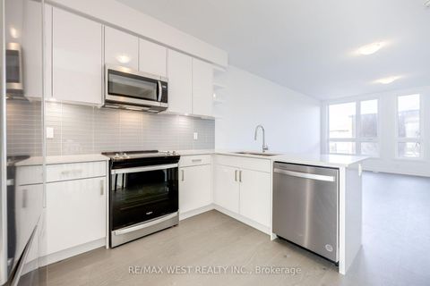 Photo 3 at 122 Green Gardens Boulevard, Lawrence, Toronto