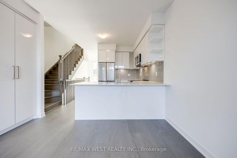 Photo 10 at 122 Green Gardens Boulevard, Lawrence, Toronto