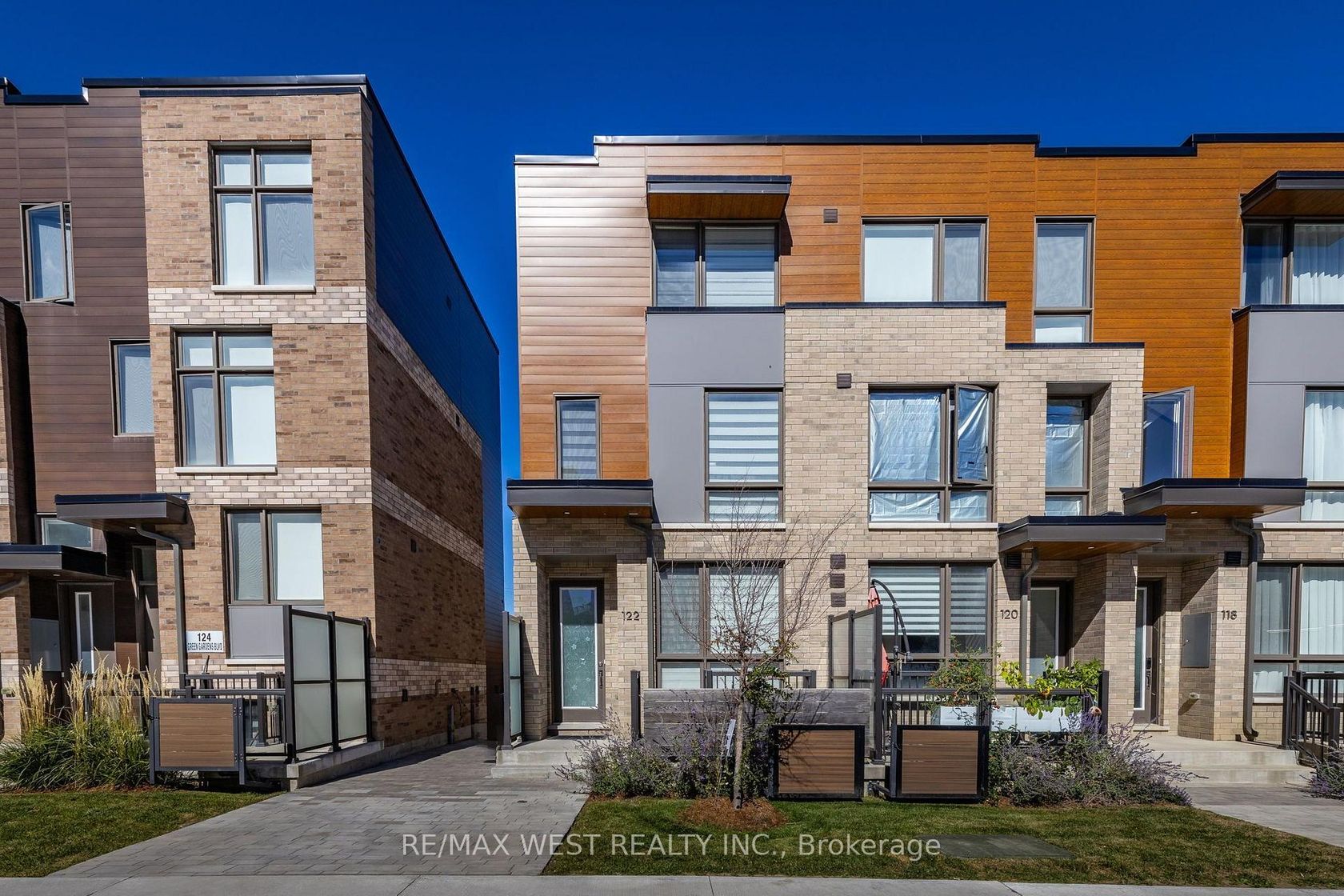 122 Green Gardens Boulevard, Lawrence, Toronto 