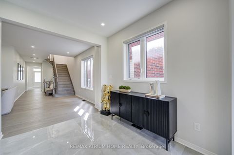 Photo 11 at 126 Hartney Drive, Rural Richmond Hill, Richmond Hill