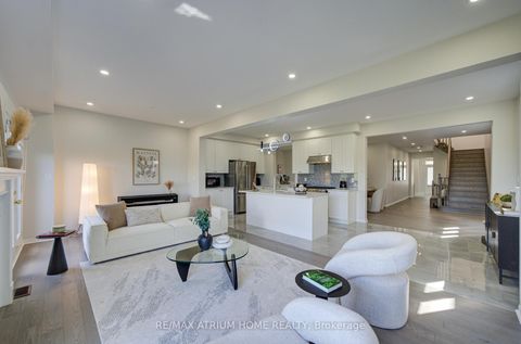 Photo 12 at 126 Hartney Drive, Rural Richmond Hill, Richmond Hill