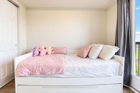 Photo 9 at 25 - 630 Rogers Road, Eglinton West, Toronto