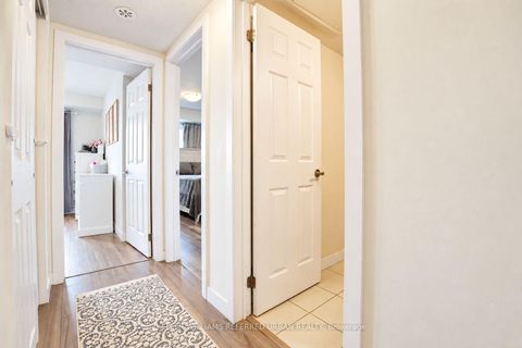 Photo 11 at 25 - 630 Rogers Road, Eglinton West, Toronto